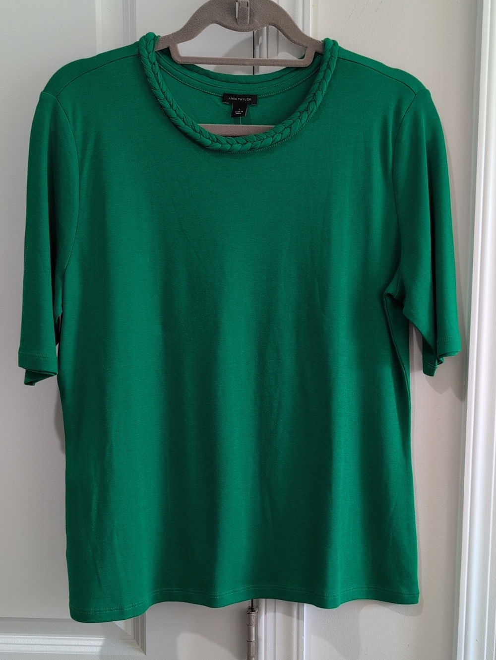NWT Ann Taylor Kelly Green Braided Neck Tee